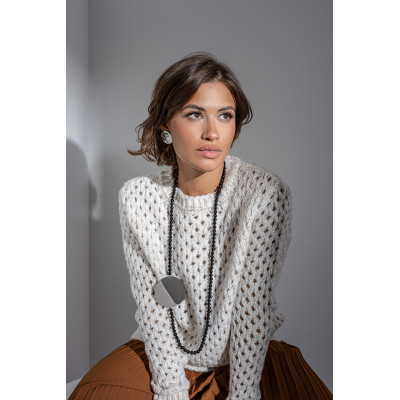 Long necklace of natural stones onyx with decorative circle 2