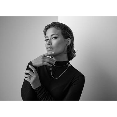 Minimalist stainless steel earrings in silver and black round design 2