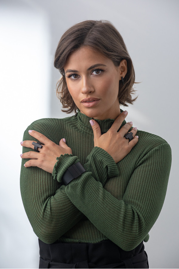 Black leather bracelet with matte magnetic clasp 2