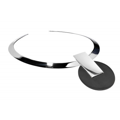 Stainless steel choker in silver with decorative pendant