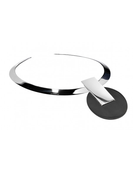 Stainless steel choker in silver with decorative pendant