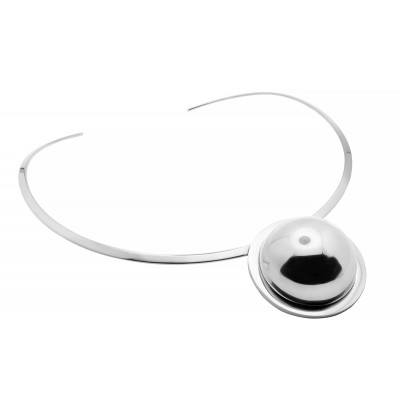 Delicate silver stainless steel choker with a movable pendant