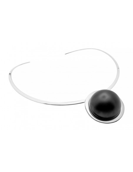 Delicate silver stainless steel choker with a black matte pendant