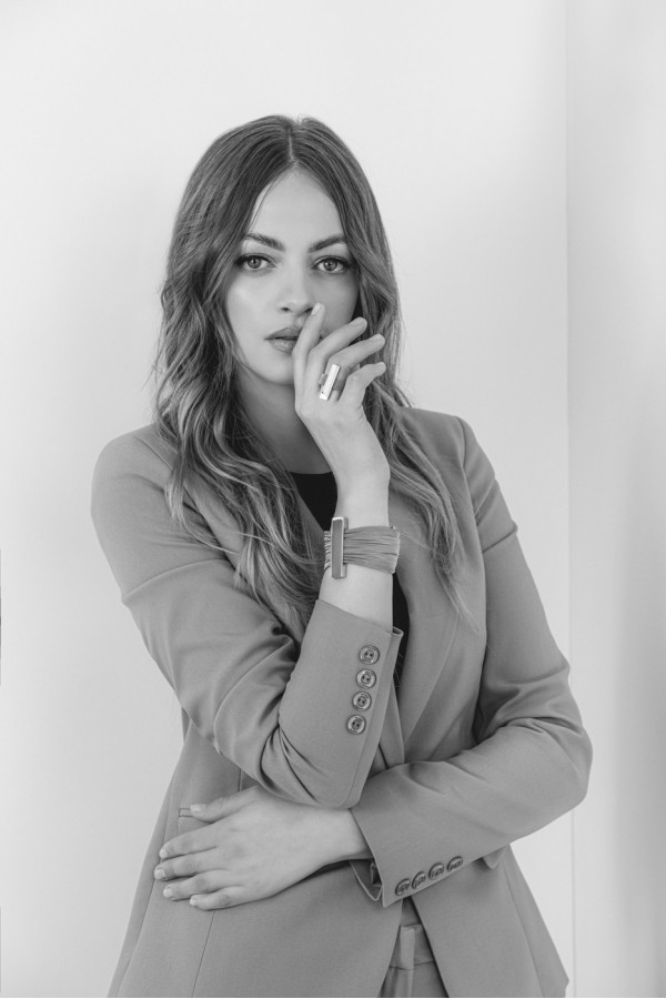 Bracelet made of wide stainless steel mesh and gold-plated steel with a magnetic clasp. 2