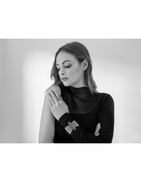 Bracelet made of stainless steel mesh and polished stainless steel, with a silver magnetic clasp