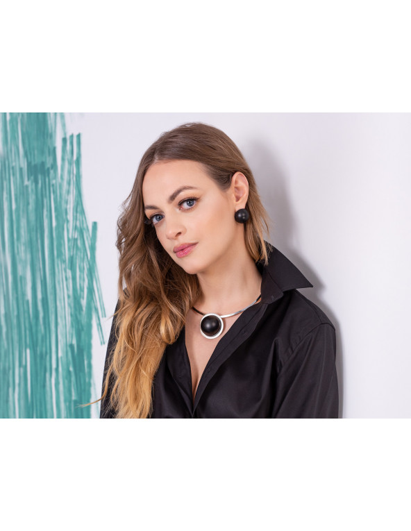 Delicate silver stainless steel choker with a black matte pendant