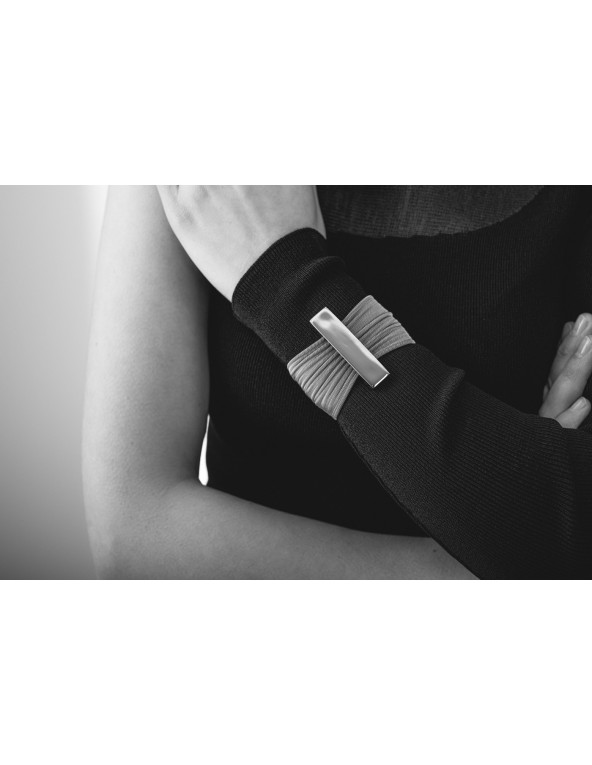 Bracelet made of stainless steel mesh and polished stainless steel, with a silver magnetic clasp