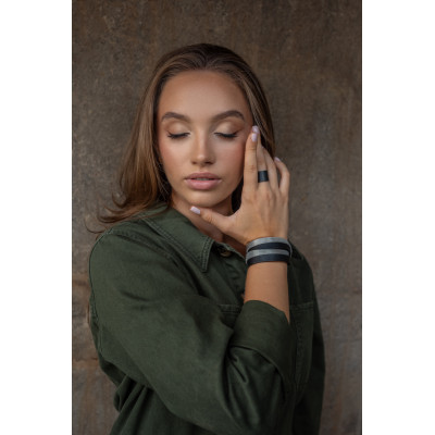 Double-wrapped bracelet made of black leather and steel mesh with a watch clasp 2