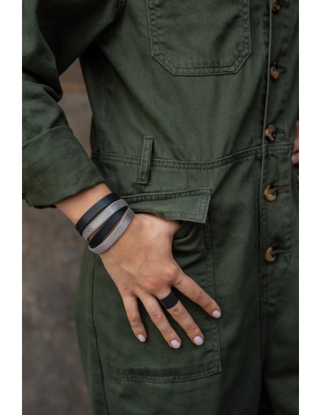 Double-wrapped bracelet made of black leather and steel mesh with a watch clasp