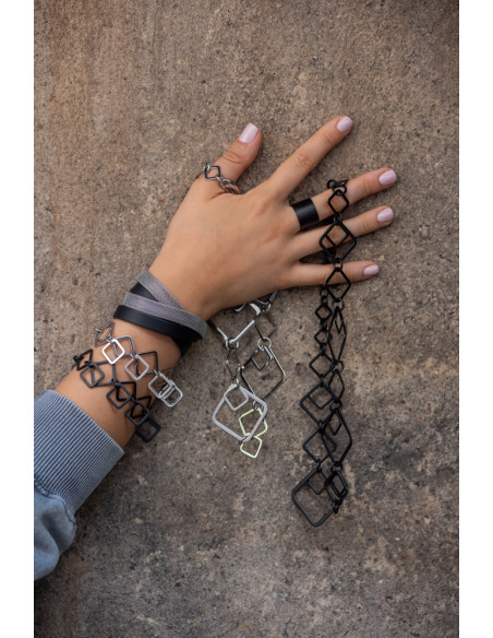 Double-wrapped bracelet made of black leather and steel mesh with a watch clasp