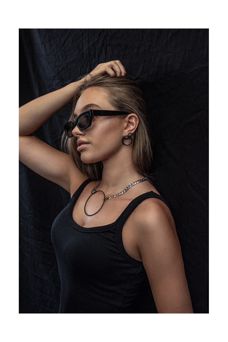 Modern Circle stainless steel necklace – curb chain