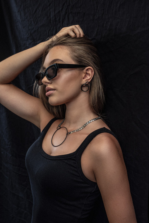 Modern Circle stainless steel necklace – curb chain