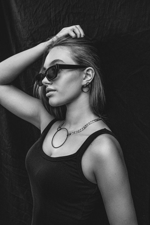 Modern Circle stainless steel necklace – curb chain