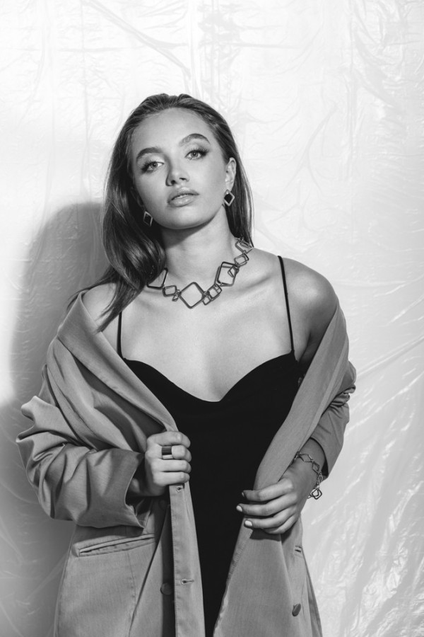 3D stainless steel necklace with movable geometric elements 2