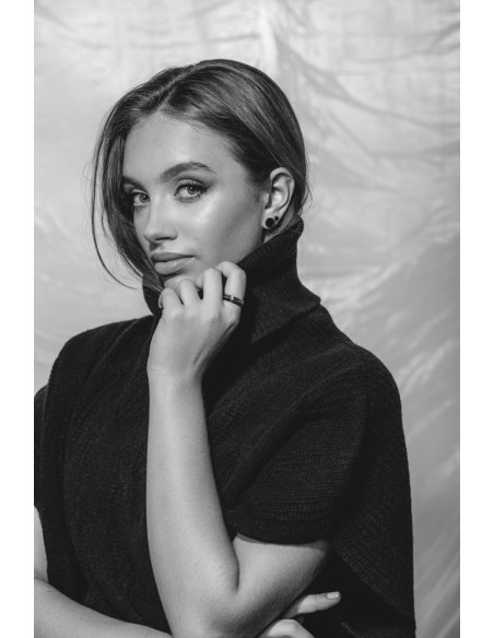 Delicate stainless steel earrings with black accent – elegant minimalist jewelry