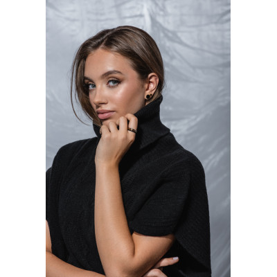 Gold-plated stainless steel earring set with black detail – elegant and minimalist jewelry 2