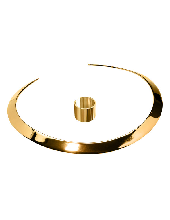 Gold choker made of gold-plated stainless steel in a minimalist design