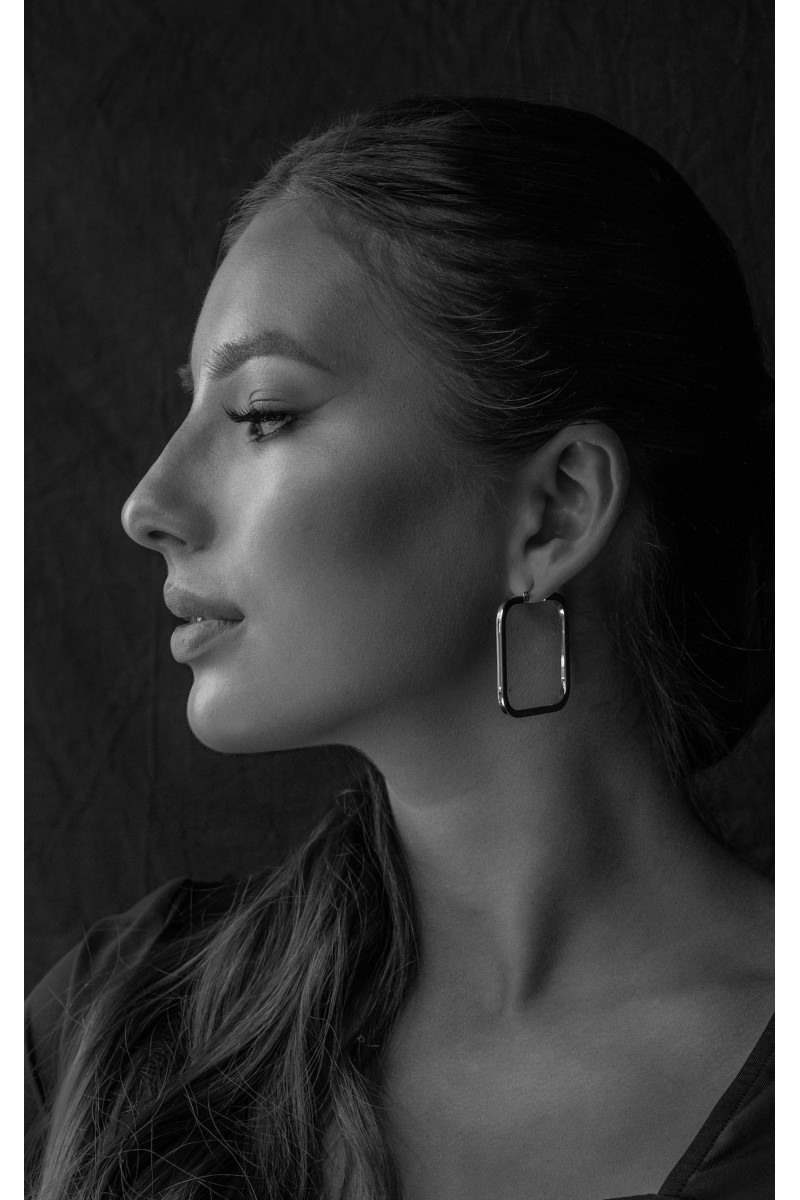 Square earrings in various sizes made of stainless steel