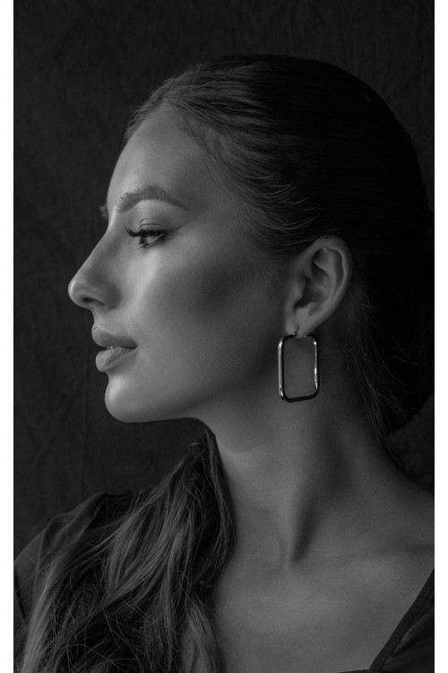 Square earrings in various sizes made of stainless steel