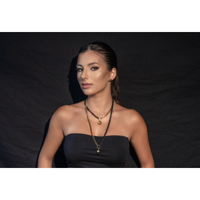 Long adjustable gold-plated stainless steel necklace with ball pendant in gold and matte black tones. 2