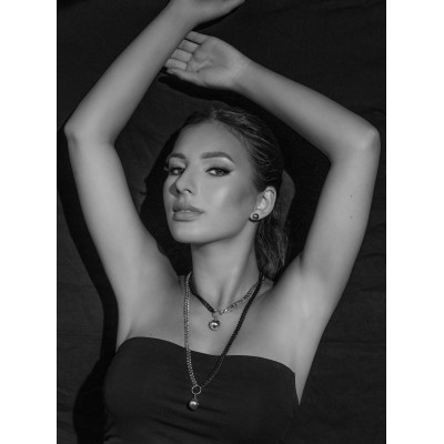 Long adjustable stainless steel necklace with a 15 mm ball in silver and matte black tones. 2