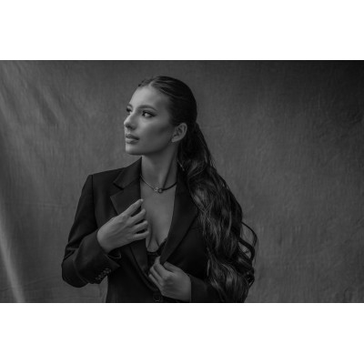 Delicate stainless steel necklace in silver and matte black tones. 2