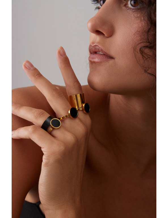 Wide gold-plated stainless steel 2-in-1 ring with black stone