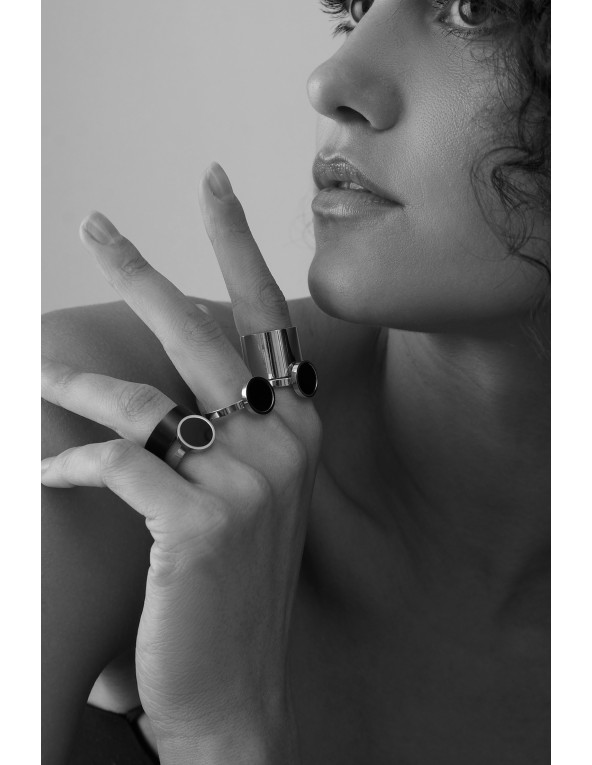 Wide stainless steel 2-in-1 ring with black stone in minimalist style