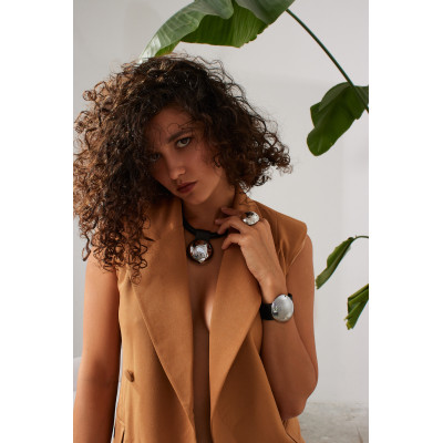 Black leather choker with shiny stainless steel sphere and silver magnetic clasp 2