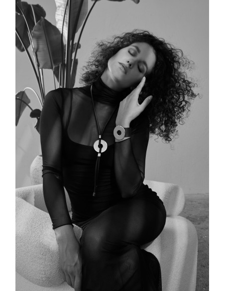 Adjustable black leather necklace with gold-plated circle pendant from Moora.