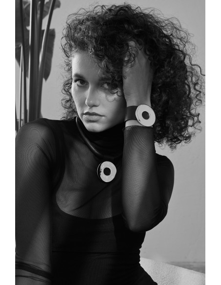 Choker necklace in leather and shiny gold - circle