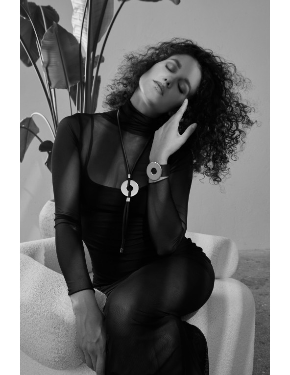 Black leather bracelet with shiny gold-plated steel ring