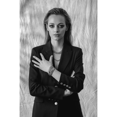 Double wrap silver curb chain bracelet made of stainless steel with 8 mm width. 2