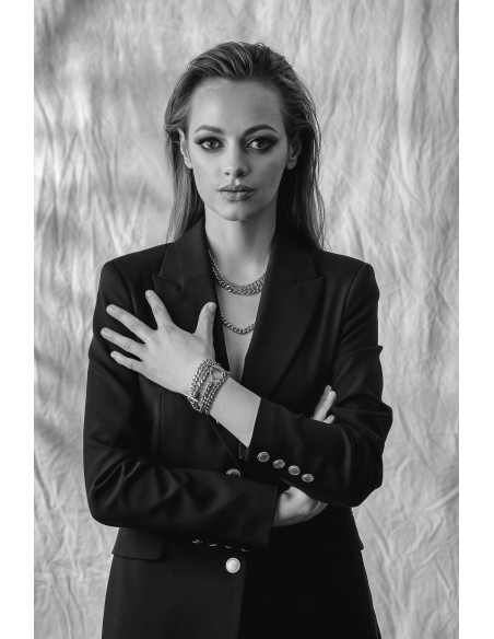 Double wrap silver curb chain bracelet made of stainless steel with 8 mm width.