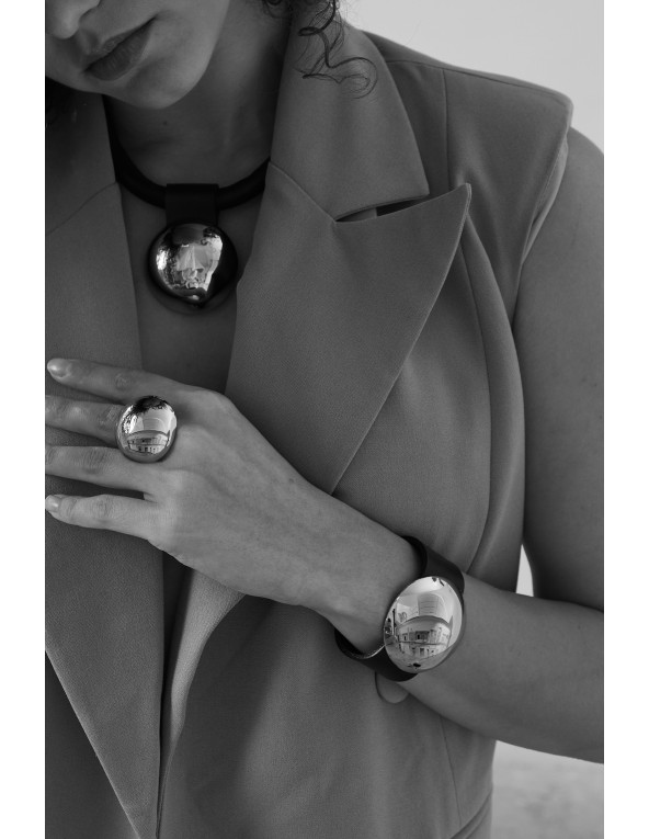 Leather choker with gold-plated stainless steel and glossy sphere in a modern, elegant design.