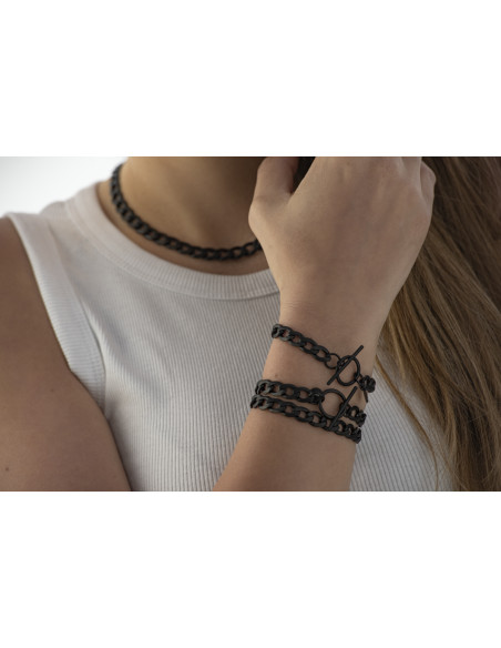 Double wrap matte black stainless steel curb chain bracelet with 8 mm width.