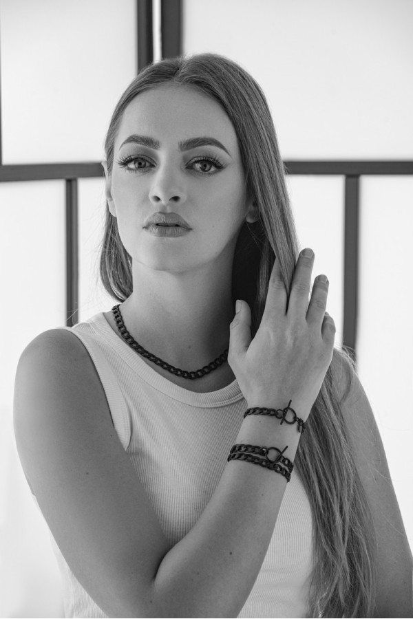 Double wrap matte black stainless steel curb chain bracelet with 8 mm width. 2