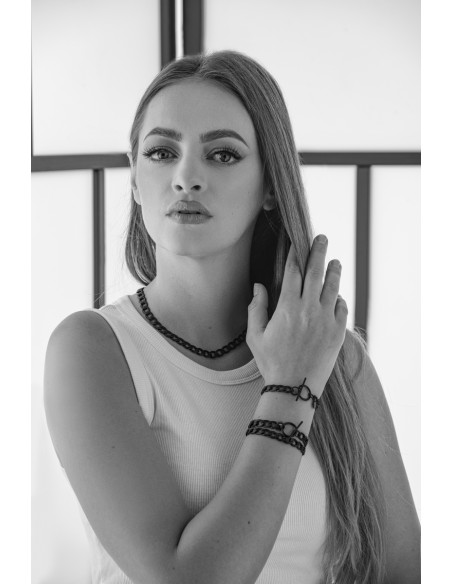 Double wrap matte black stainless steel curb chain bracelet with 8 mm width.