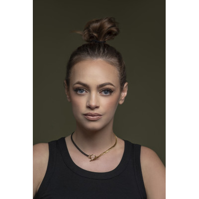 Delicate stainless steel necklace in gold and matte black with a decorative clasp. 2