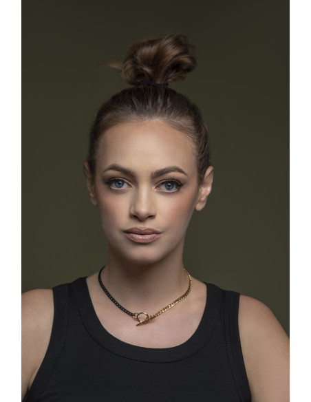 Delicate stainless steel necklace in gold and matte black with a decorative clasp.