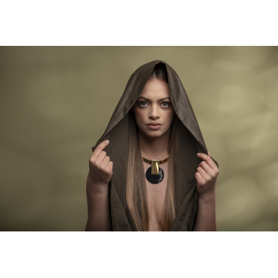 Gold-plated stainless steel choker with decorative pendant in a modern, minimalist style. 2