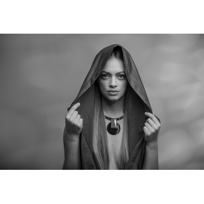 Stainless steel choker in silver with decorative pendant 2