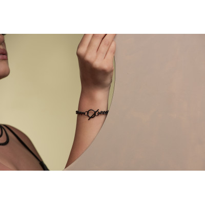 Matte black stainless steel curb chain bracelet with 6 mm width. 2