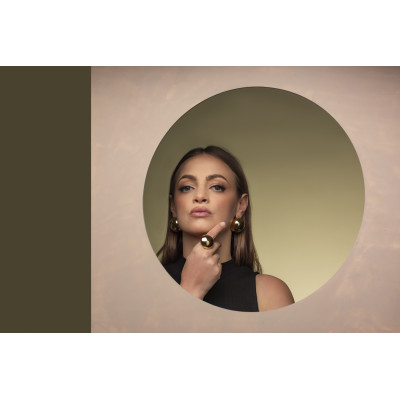 Light gold-plated stainless steel half-sphere earrings in shiny finish. 2