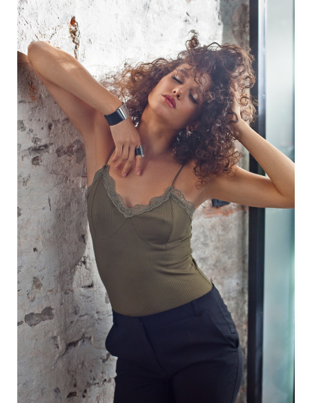 Women's bracelet made of stainless steel mesh and leather with a matte magnetic clasp