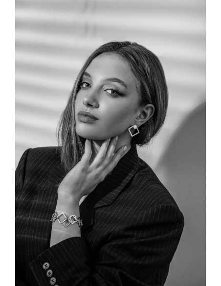 2-in-1 square earrings made of satin stainless steel.