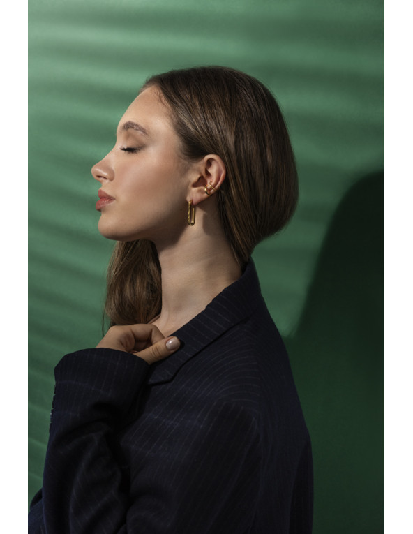 Gold 2.5 mm stainless steel ear cuff with polished golden finish.