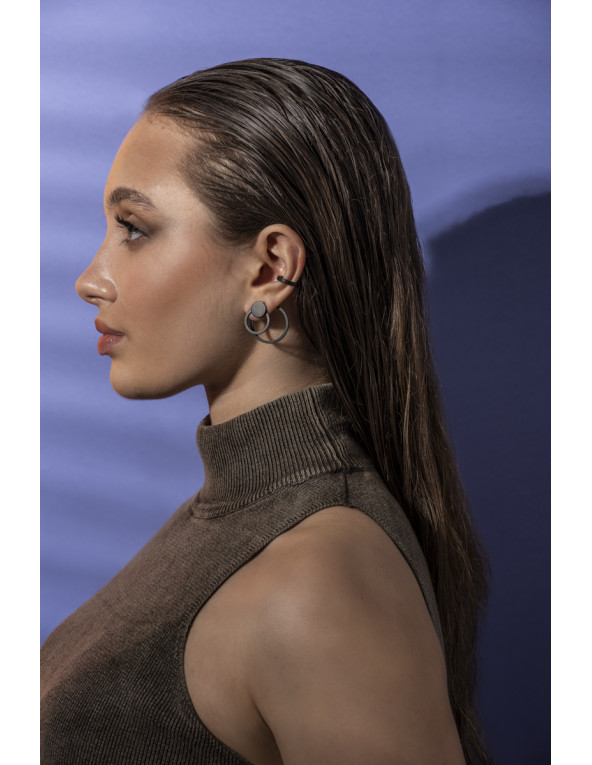 Matte black 2.5 mm stainless steel ear cuff with minimalist finish.