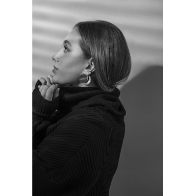 Silver 4.1 mm stainless steel ear cuff with polished shiny finish. 2