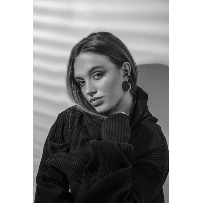 Matte black 4.1 mm stainless steel ear cuff with modern finish. 2